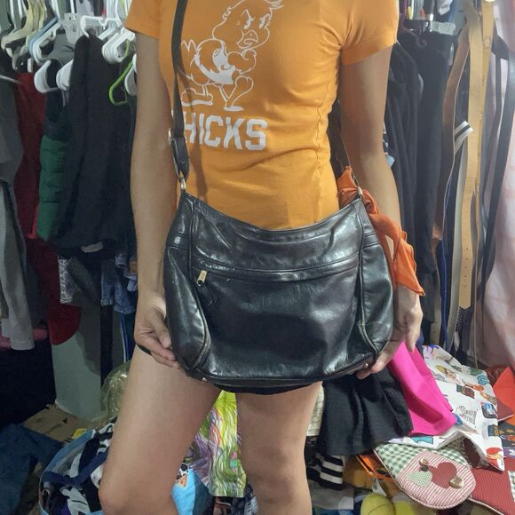 Genuine Leather SAS Women's Black Leather Bag with Single Strap Flawed - Picture 3 of 11